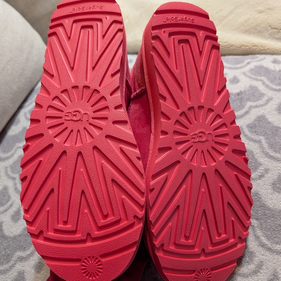 UGG Mini Bootie Ankle Boots in Red - Picture 5 of 6
